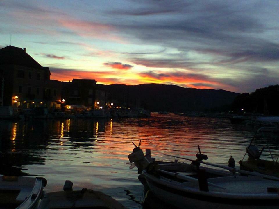 Guest House San Nikola Stari Grad  Bagian luar foto
